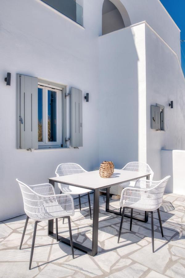 White Cliff Naousa Luaran gambar
